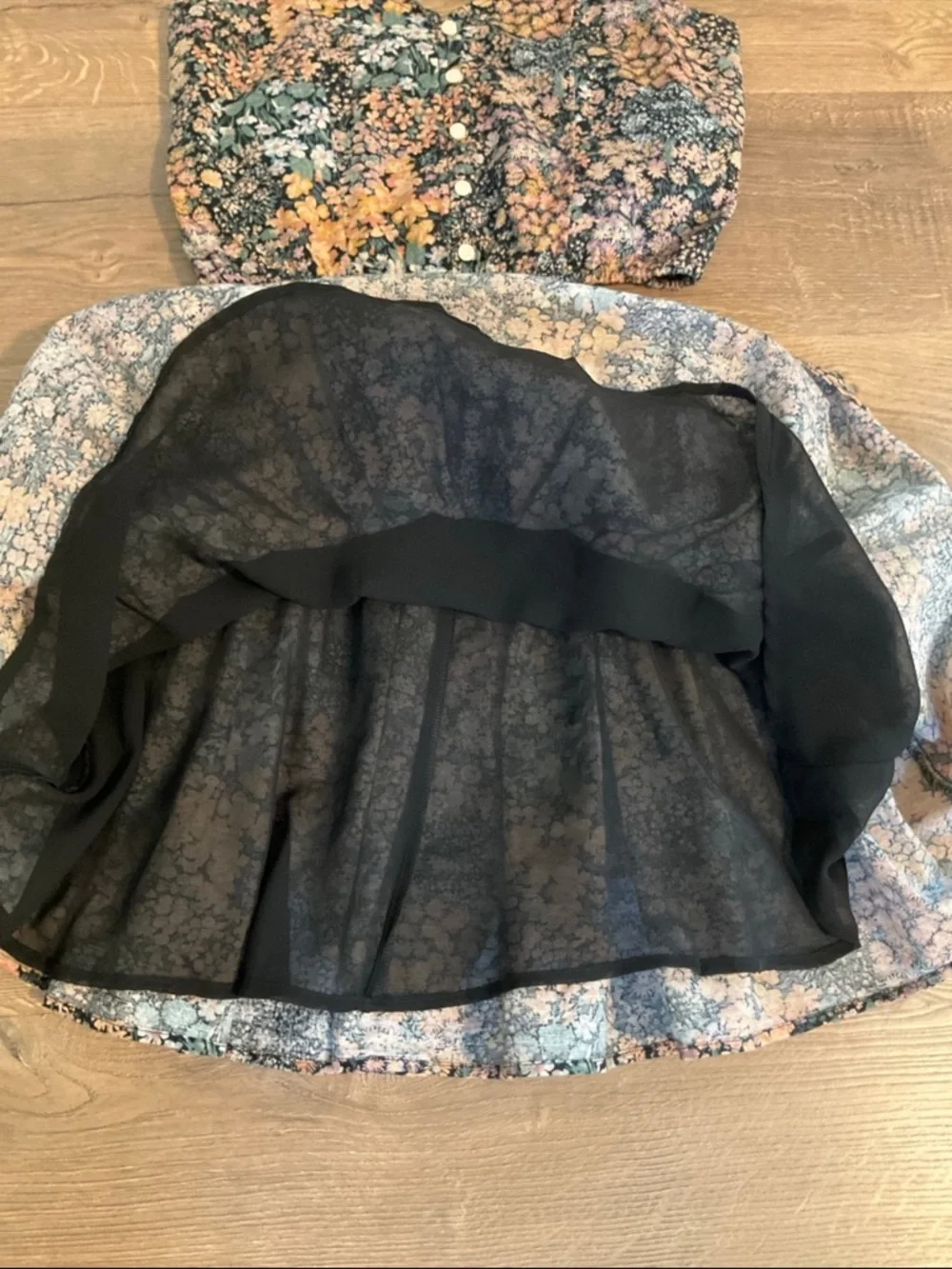 American Eagle cropped floral cami and mini skirt set, XS - Picture 9 of 13